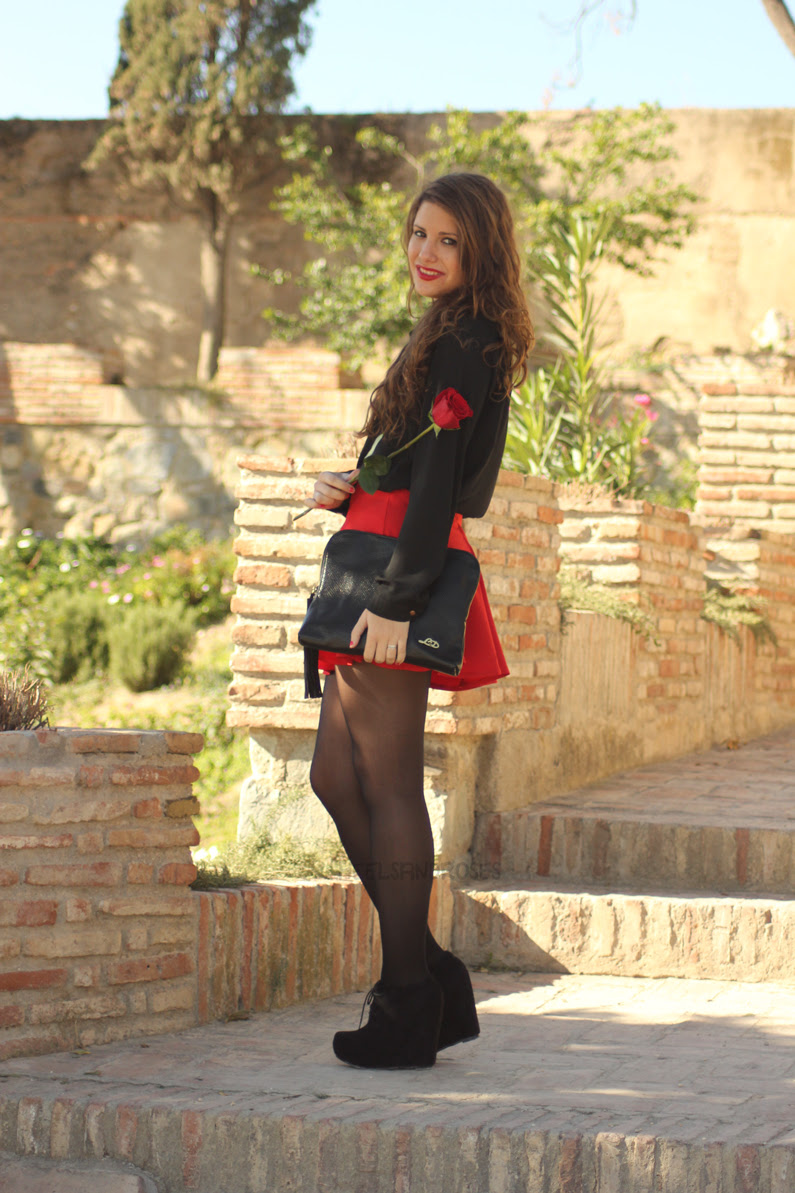 falda-roja-con-blusa-negra-HeelsandRoses-(2)