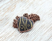 Necklace - Black heart with golden pattern - Dariami