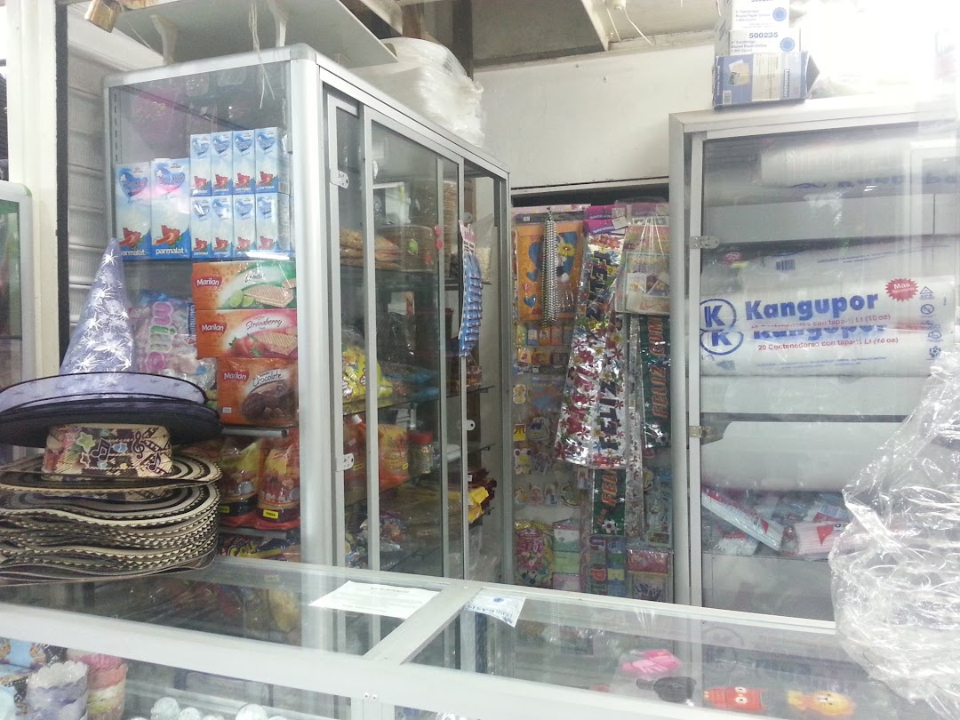 PIÑATERIA Y RICURAS EL COLMENAR