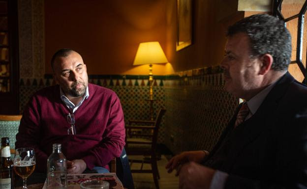 Heitman y Durán, charlando en la cafetería del Alhambra Palace.
