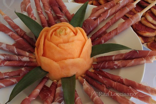 Rosa di melone e grissini con prosciutto