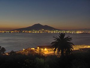 English: A view of Mount Vesuvius from a conve...