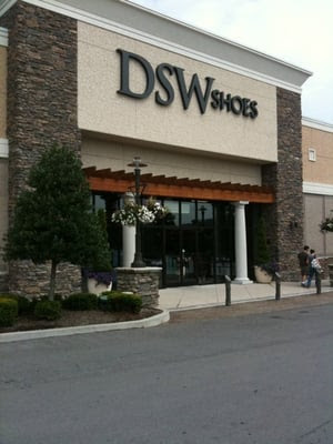 shoe places open now