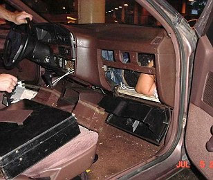 Di dalam dashboard mobil Di dalam dashboard mobil