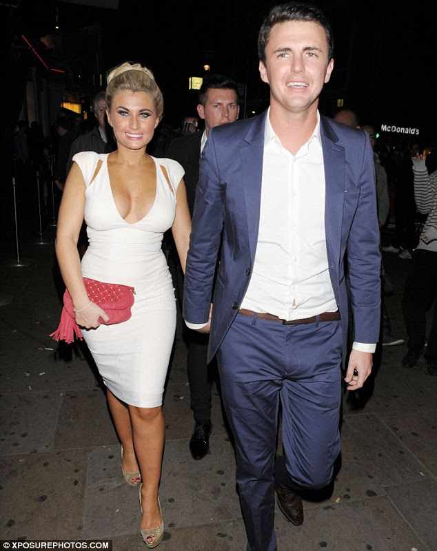 http://i.dailymail.co.uk/i/pix/2012/01/15/article-2086988-0F77379C00000578-250_634x800.jpg