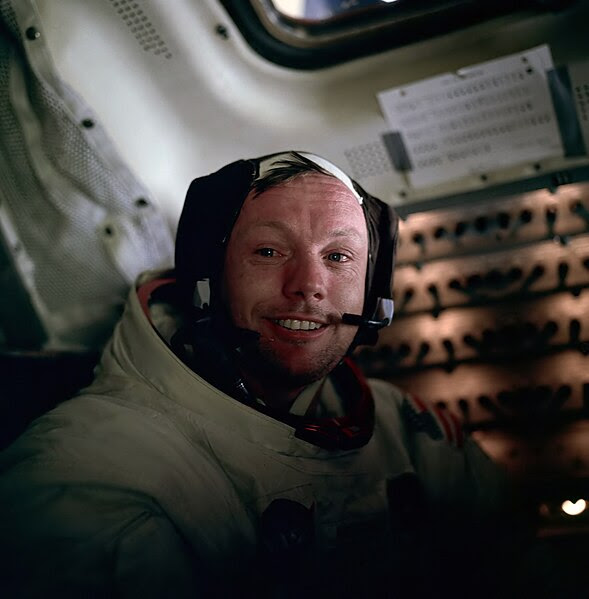 File:Neil Armstrong.jpg