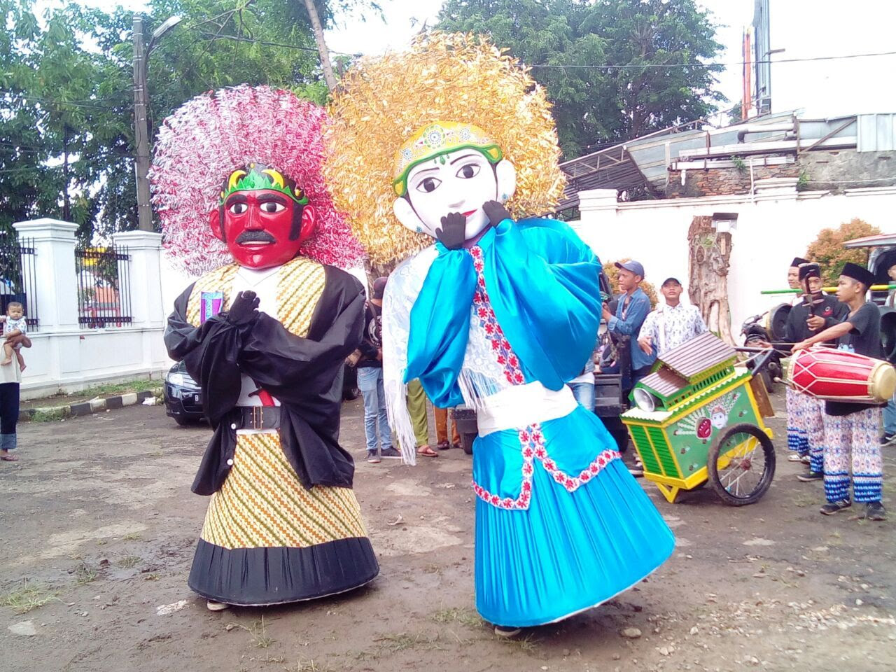 Cara Menggambar Monas Dan OndelOndel 480 Gambar Sketsa Ondel Ondel