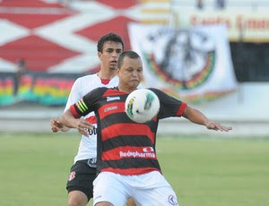 Santa Cruz x Campinense - Memo - Warley (Foto: Aldo Carneiro/Pernambuco Press) Santa Cruz x Campinense - Memo - Warley (Foto: Aldo Carneiro/Pernambuco Press)