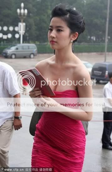 Lưu Diệc Phi ngày càng gợi cảm