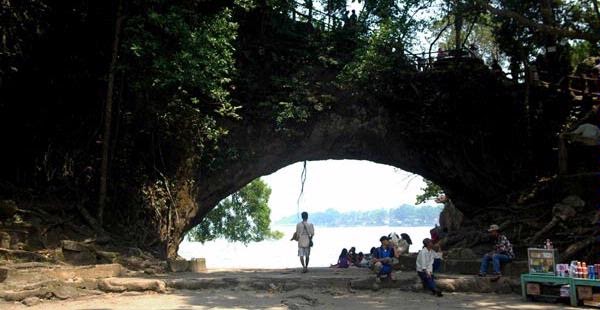 IMPIANKU BULAN DEPAN KE PANTAI ANYER Lisa Marcela