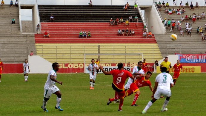 Globo FC e Baraúnas se enfrentaram no Estádio Barretão, em Ceará-Mirim (Foto: Jocaff Souza)