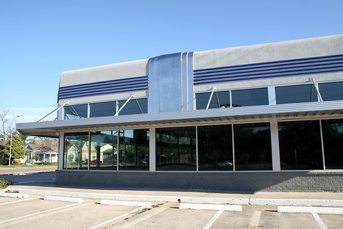 side view of 1102-1106 yale st.