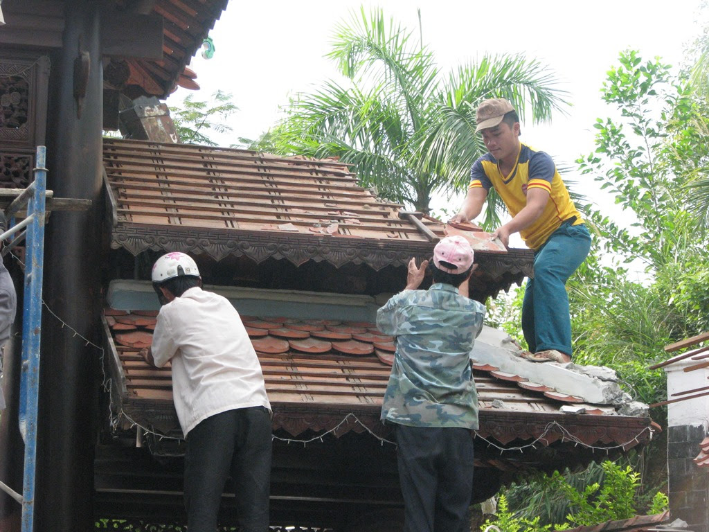 Cận cảnh tháo dỡ biệt phủ 100 tỷ của đại gia vàng ở Đà Nẵng - ảnh 3 Hình ảnh Cận cảnh tháo dỡ biệt phủ 100 tỷ của đại gia vàng ở Đà Nẵng số 3
