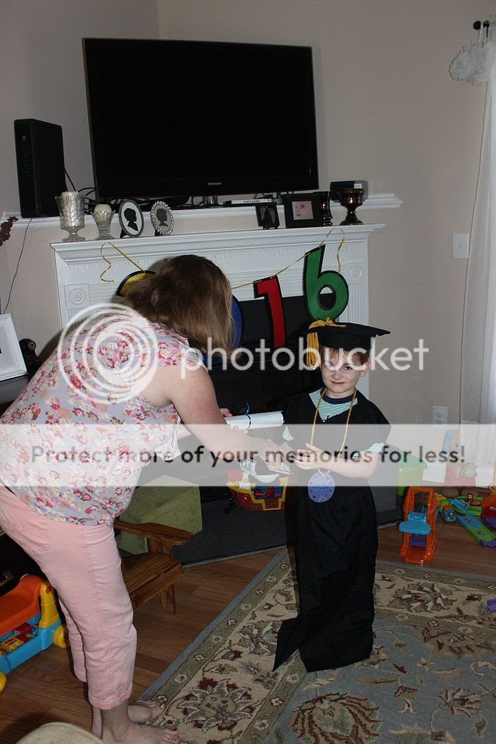 photo graduate5_zpsdqcrolsy.jpg