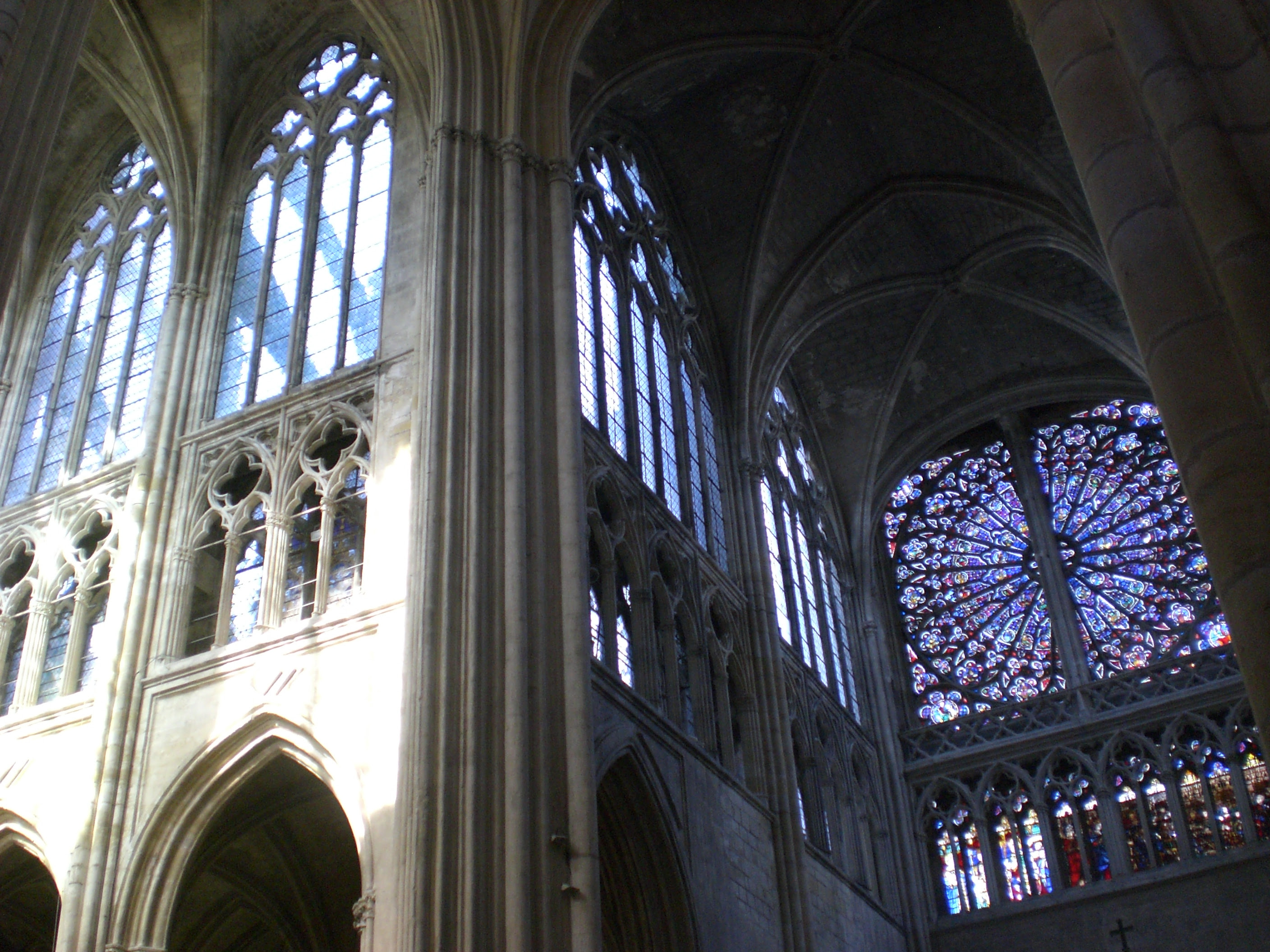 http://upload.wikimedia.org/wikipedia/commons/b/ba/Tours_%2854%29.JPG