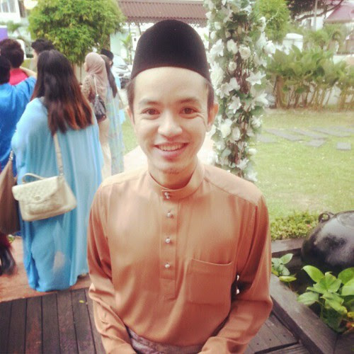 @sharkdean tgh sibuk kerja. Sempat lagi posing.