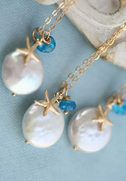 http://www.pinterest.com/pin/58828338856912133/ beach inspired pearl necklaces. love!