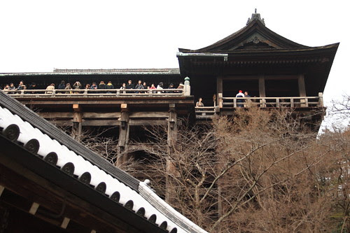 Kiyomizu temple's structure below the stage