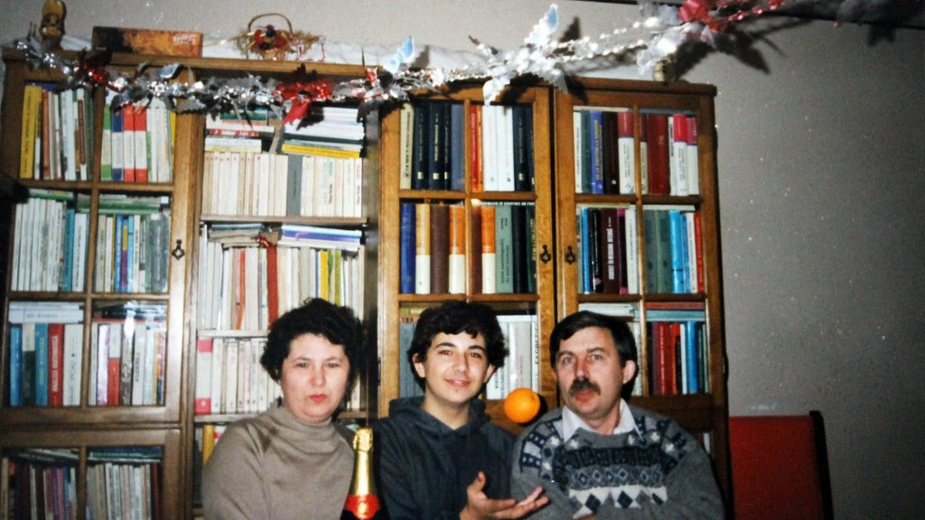 Mihai, în copilărie, alături de părinții lui.