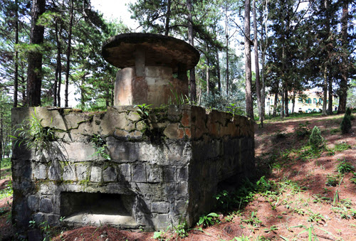 ben-trong-dinh-bao-dai-o-da-lat-11