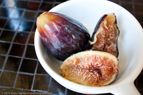 fresh fig muffins-3