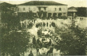 Η Κεντρική Πλατεία της Καρδίτσας, γύρω στο 1900.