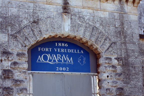aquarium entrance
