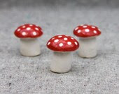 Toadstools Mushrooms -Set of 3 - stoneware with red and white dots - gutentagfibers Toadstools Mushrooms -Set of 3 - stoneware with red and white dots - gutentagfibers