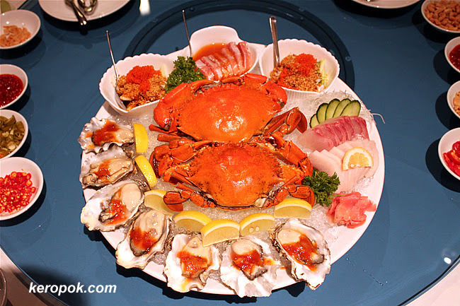 Cold Crab, Kanpachi Sashimi, Mekajika Sashimi, Thai Style Crab Meat Salad, Fresh Oyster with Chilli Sauce, Mexican Ceviche