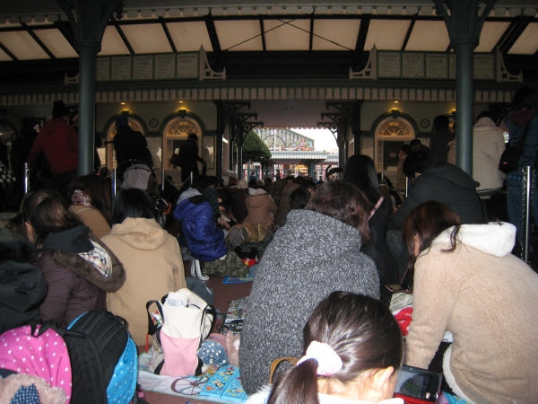 ディズニーランド門