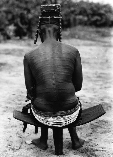 Africa | Bakutu woman with scarification. Belgian Congo. ca. 1940s | ©C. Lamote