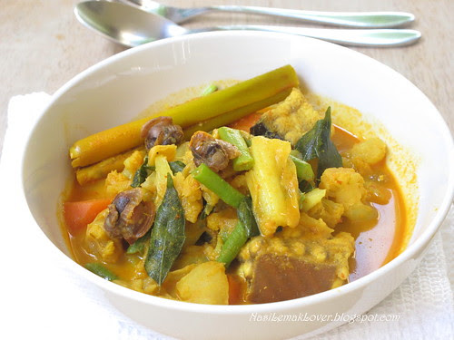Mixed vegetables, Stingray and cockles Curry