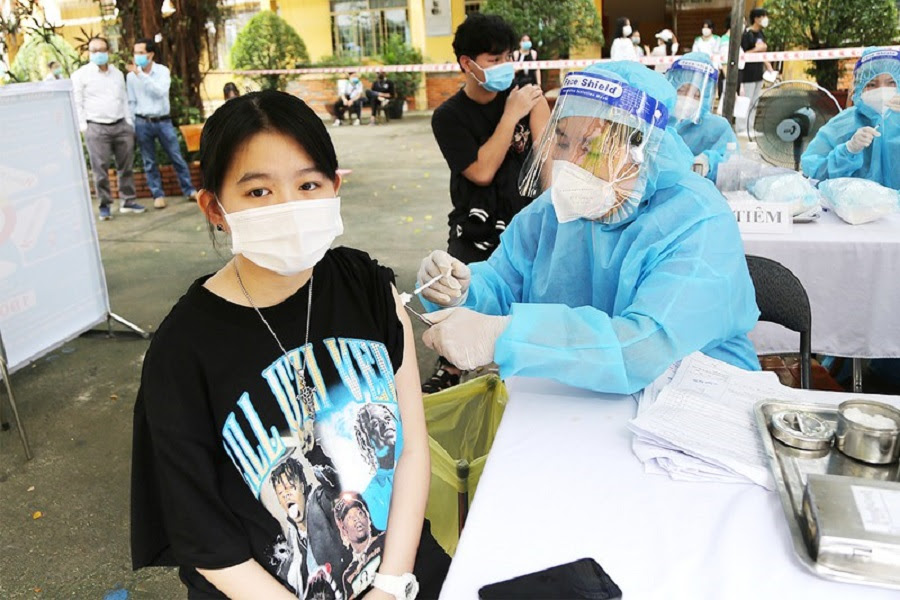 BS Trương Hữu Khanh: Chưa vội tiêm vaccine cho trẻ từ 5-11 tuổi