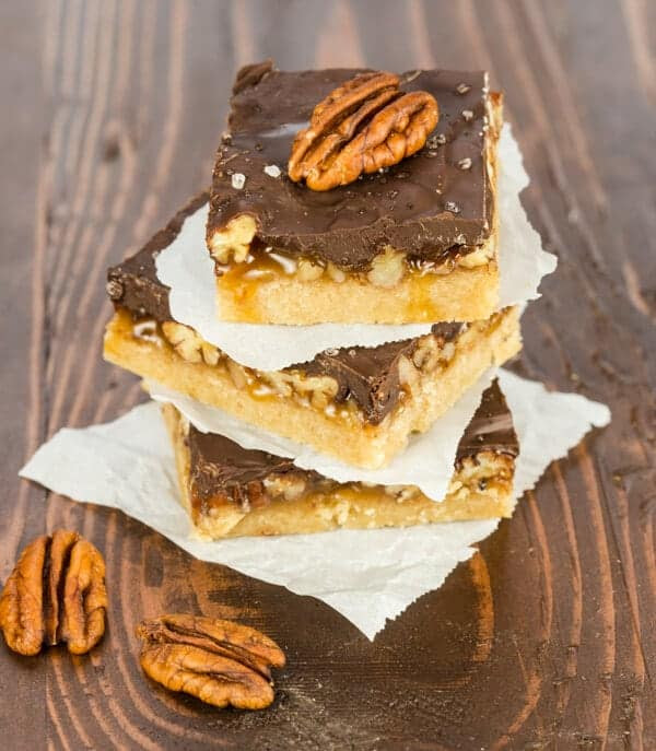 Butter Pecan Turtle Bars | from Garnish with Lemon