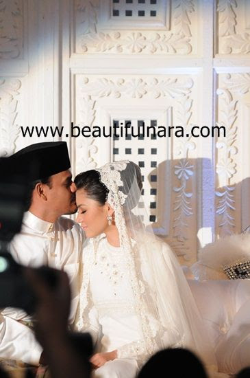 gambar pernikahan lisa surihani dan yusry