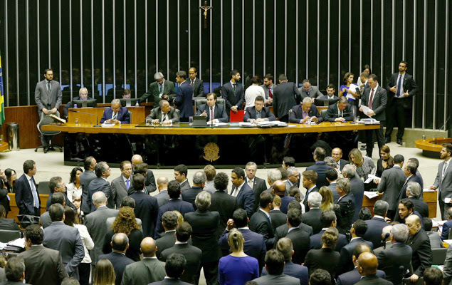 Sessão no plenário da Câmara dos Deputados, em Brasília (DF) referente a votação da PEC da reforma política