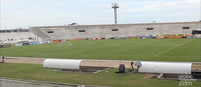 Interior do Estádio Almeidão, em João Pessoa (Foto: Reprodução / TV Cabo Branco)