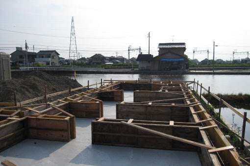 線路沿いの家9