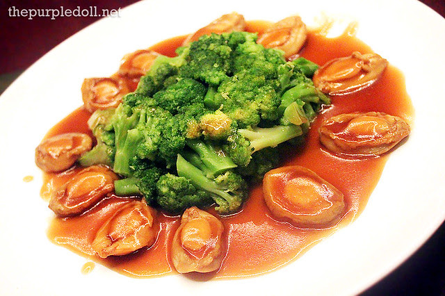 Braised African Abalone with Broccoli in Oyster Sauce