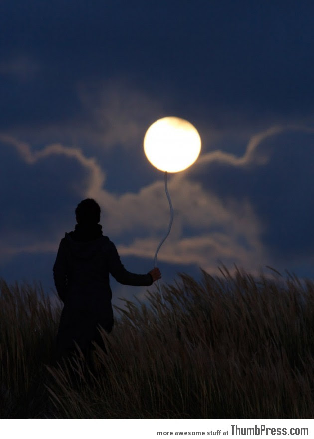  Moon Madness: 20 Photos of People Posing with The Moon and Having Fun
