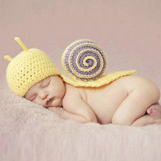 Disfraz de caracol para bebé tejido a mano