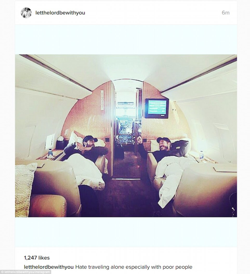 vida dura: Enquanto isso, seu ex Scott Disick compartilhou um Instagram pressão sobre as dificuldades de viajar sozinho