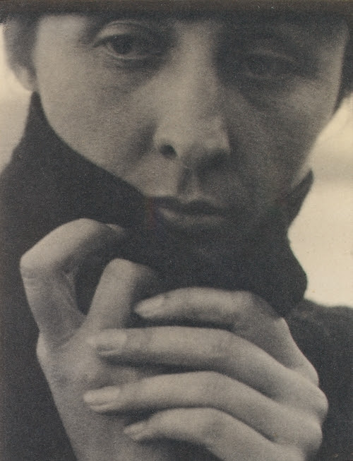Georgia O'Keeffe, photo by Alfred Stieglitz (American, 1864–1946) Alfred Stieglitz (American, 1864–1946)