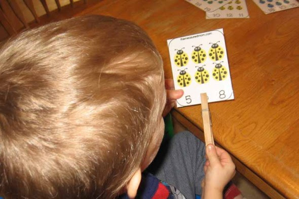 ladybug count and clip cards 1 the measured mom036 590x393 Printable Counting Activity for Preschoolers: Ladybug Count & Clip Cards