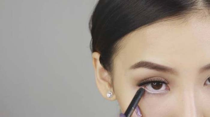 mystika-gia-efarmogi-eyeliner-paixnidaki-13