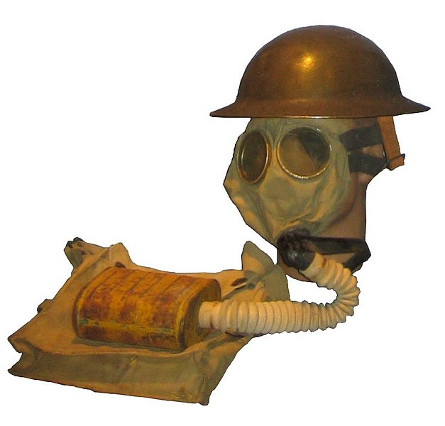 File:US WWI Gas mask with bag.JPG