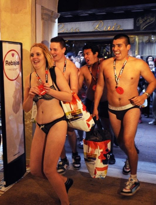 Arrive Half-Naked, Leave Fully Dressed Sale (44 pics) Arrive Half-Naked, Leave Fully Dressed Sale (44 pics)