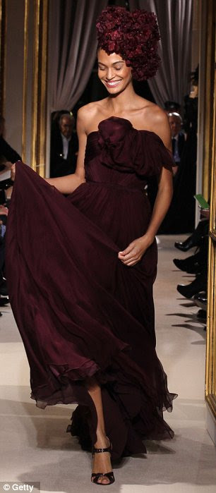 http://i.dailymail.co.uk/i/pix/2012/01/23/article-2090817-116C9805000005DC-904_306x699.jpg