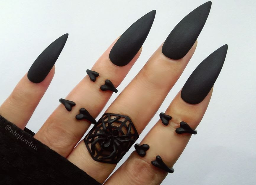 Black and Gold Stiletto Nails - wide 3