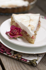 Beseekattega rabarbrikook / Rhubarb meringue cake